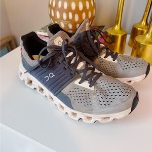 On cloud 8.5 tennis shoes